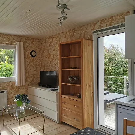 Dependance Au Calme Dans Notre Jardin Tatil Evi Saint-Aubin-Des-Preaux