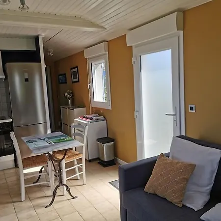 Tatil Evi Dependance Au Calme Dans Notre Jardin Saint-Aubin-Des-Preaux